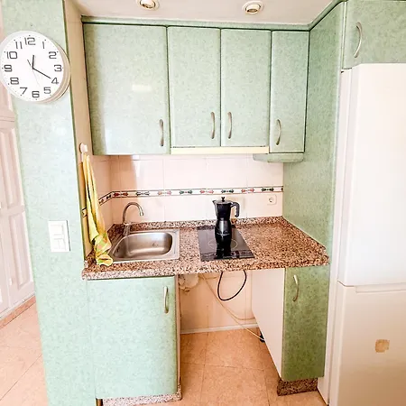 アパート Casa La Luna- Beachfront 1br With Sea Views マルベーリャ