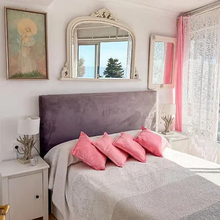 Casa La Luna- Beachfront 1br With Sea Views マルベーリャ