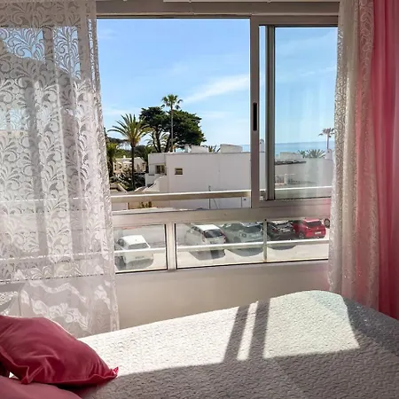 Апартаменты Casa La Luna: ¡cozy And Sunny 1br On The Beach! Марбелья